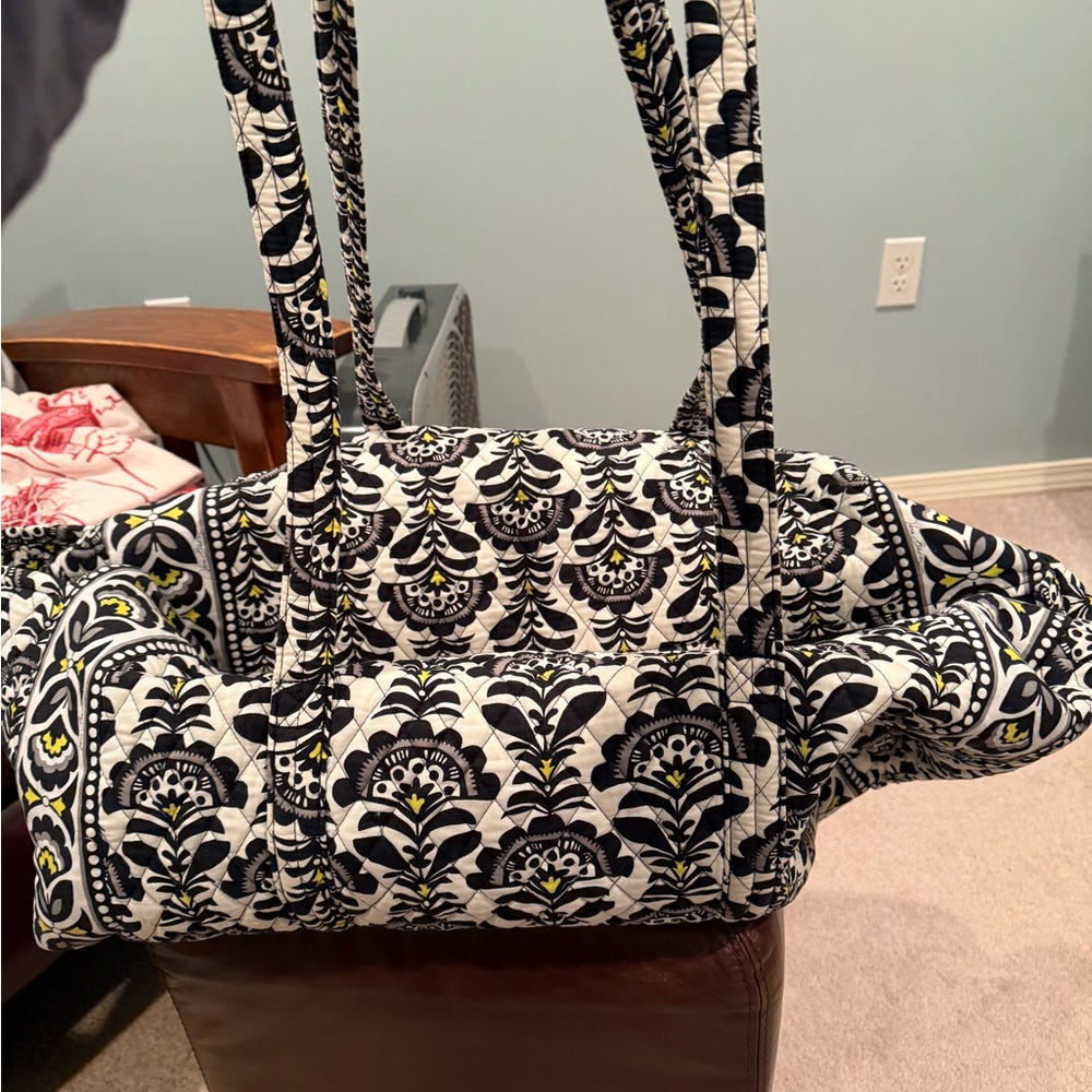 Vera Bradley Large duffle EUC - Picture 2 of 6